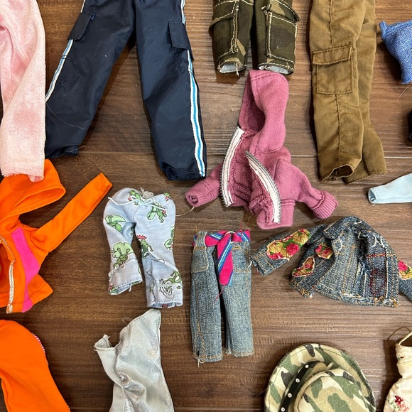 Vintage Bratz Clothing Lot - Picture 3 of 4